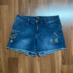 Nanette 🌸 Embroidered Denim Shorts